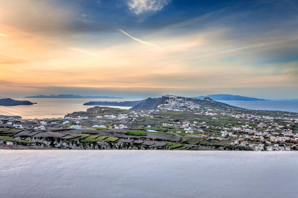 Luna Santorini Suites Pyrgos Kallistis Exterior photo